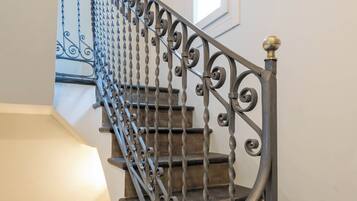 Escaleras con baranda