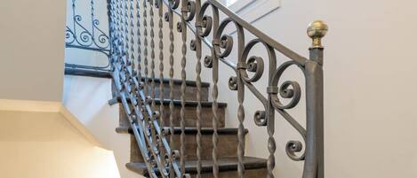 Handrails in stairways