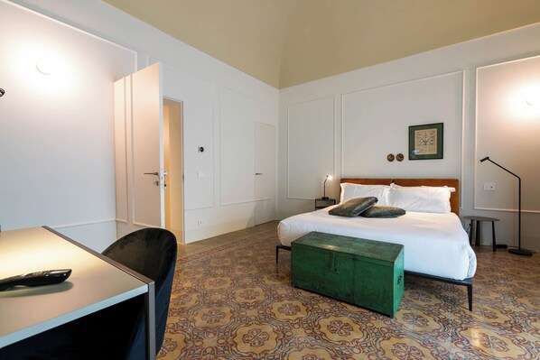 Luxury Triple Room, Balcony, Hill View