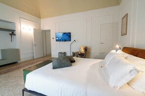 Luxury Double Room, Balcony, Hill View | In-room safe, desk, laptop workspace, soundproofing - Castellett Dimora di Famiglia (Ragusa)