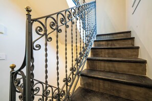 Handrails in stairways