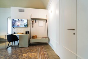 Luxury Triple Room, Balcony, Hill View