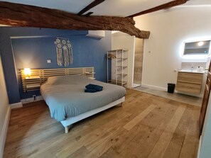 7 bedrooms, desk, travel cot, free WiFi