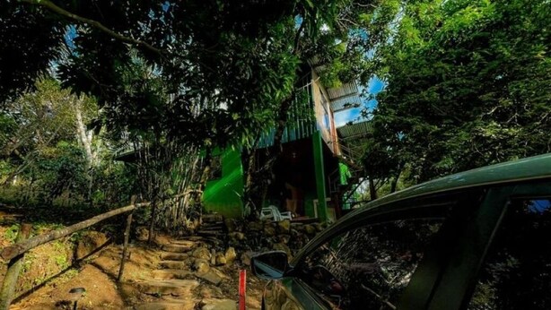A car parked on a dirt path with a staircase leading to a building. - Bed & Breakfast 15 minutes from La Fortuna, Ideal to relax and unwind! (Provincia de Alajuela)