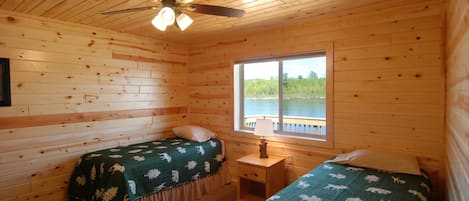 4 habitaciones, tabla de planchar con plancha, internet y ropa de cama
