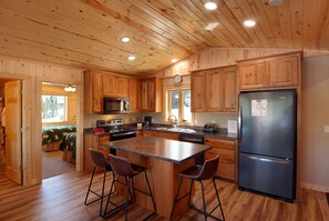 Private kitchen - 3-bedroom cabin on Lake Vermilion (Orr)