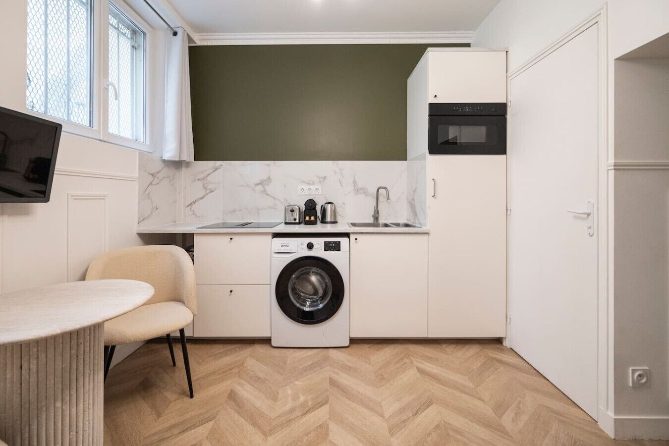 Kühlschrank, Mikrowelle, Ofen, Herdplatte