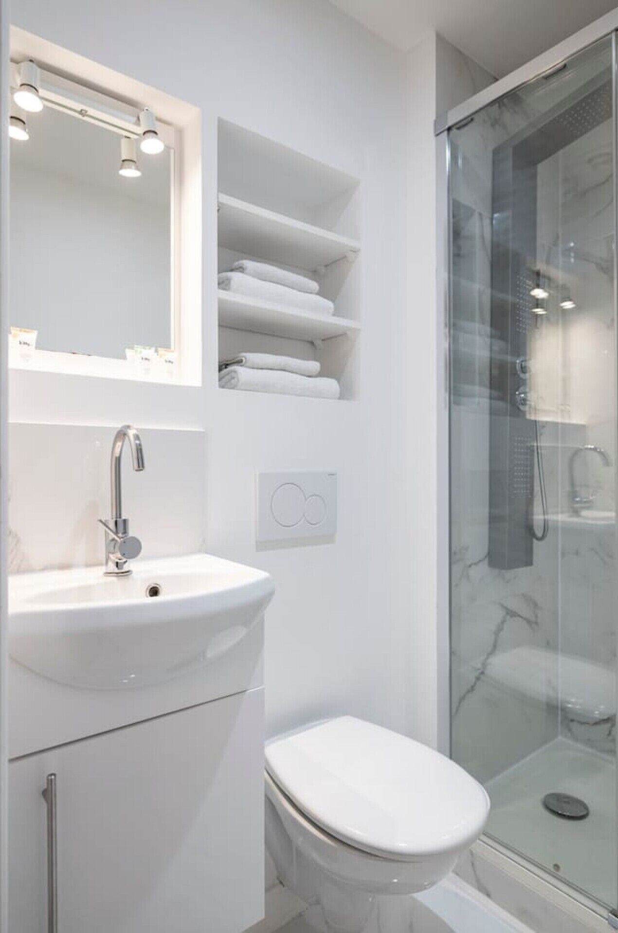 Douche, séchoir à cheveux