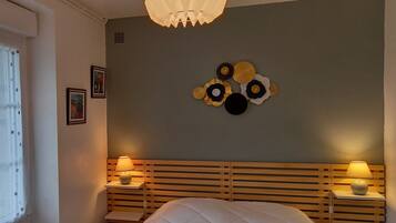 2 bedrooms, iron/ironing board, travel crib, free WiFi