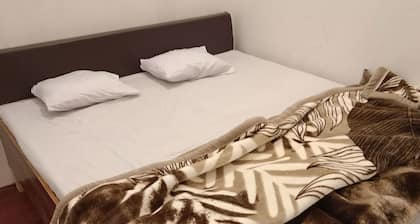 Charming 7-bedroom hotel with WiFi, AC in welcoming Gorakhpur