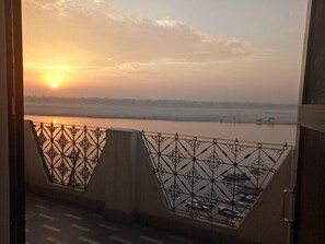 Tek Büyük Yataklı Oda, 1 Büyük (Queen) Boy Yatak, Nehir Manzaralı | Balkon manzarası