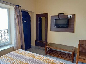 Double Room, 1 Queen Bed, River View | Balcony view - Scindhia Guest House (Varanasi)