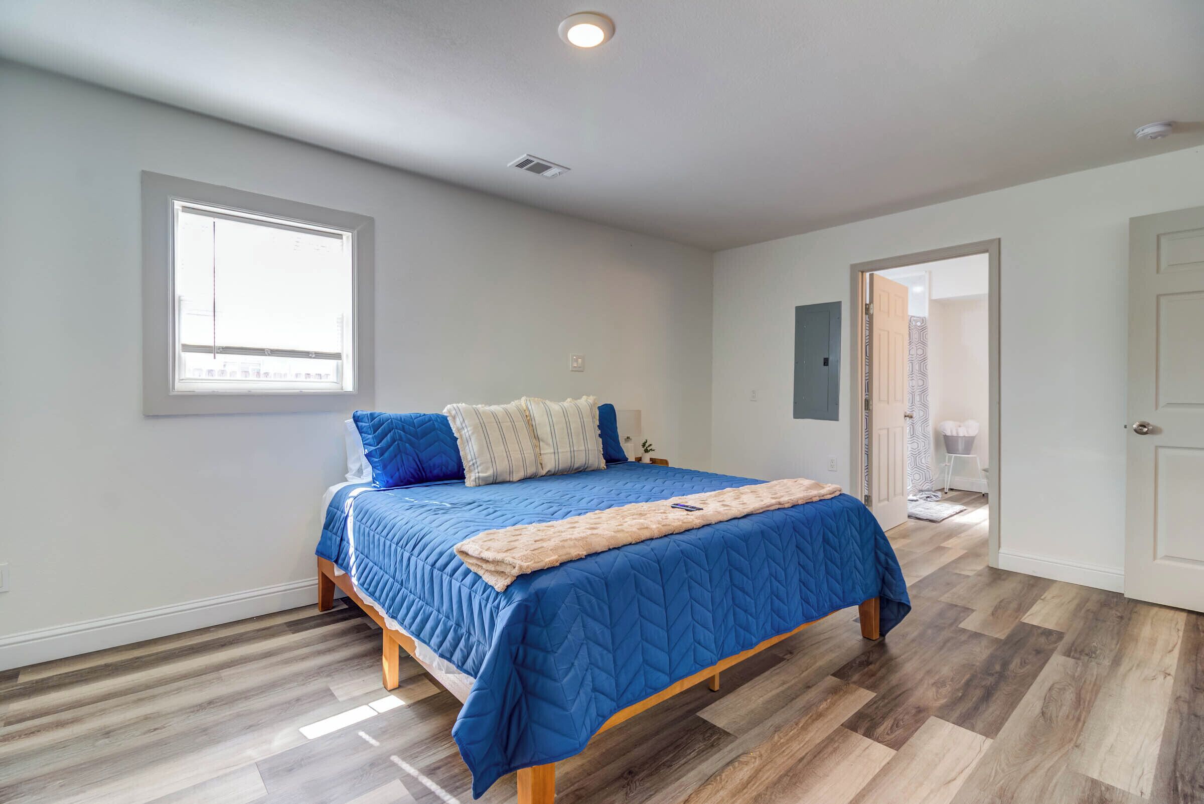 4 bedrooms, iron/ironing board, free WiFi, bed sheets