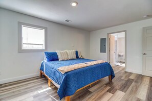 4 bedrooms, iron/ironing board, free WiFi, bed sheets