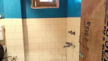 經典開放式客房, 簡易廚房, 山景 | 浴室 | 淋浴設備、毛巾、肥皂、衛生紙