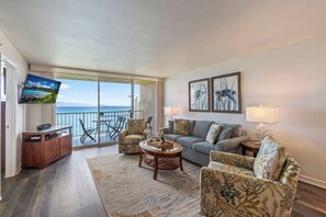 Smart TV, table tennis