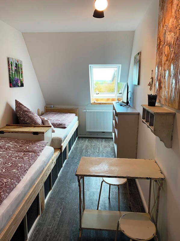 3 bedrooms, desk, iron/ironing board, travel cot