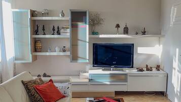 Télévision, cheminée