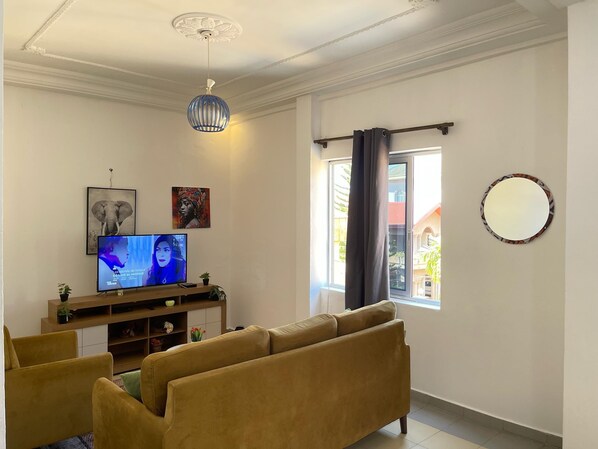 Living area - Apparmmen furnished, Located in yde, place: total biteng at 30m from fonctionne. (Yaoundé)