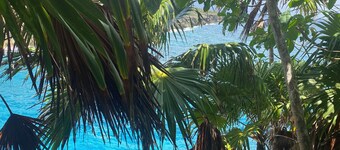 Charming 3 bedroom cottage with WiFi, AC in marvelous Boston Bay, blackrockvilla