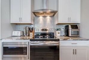 Fridge, microwave, oven, stovetop - Modern Coastal Retreat – 3BR/4BA Townhouse Minutes from Bethany Beach! (Ocean View)