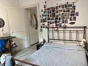 1 bedroom, bed sheets