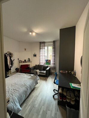 1 habitación y ropa de cama 