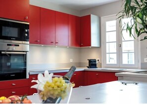 Dishwasher - Charming apartment with swimming pool and terraces, a stone's throw from Place des Lices (Saint-Tropez)