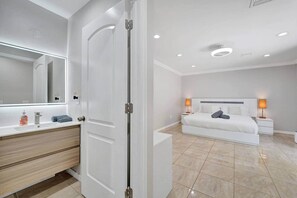 3 bedrooms, in-room safe, iron/ironing board, free WiFi