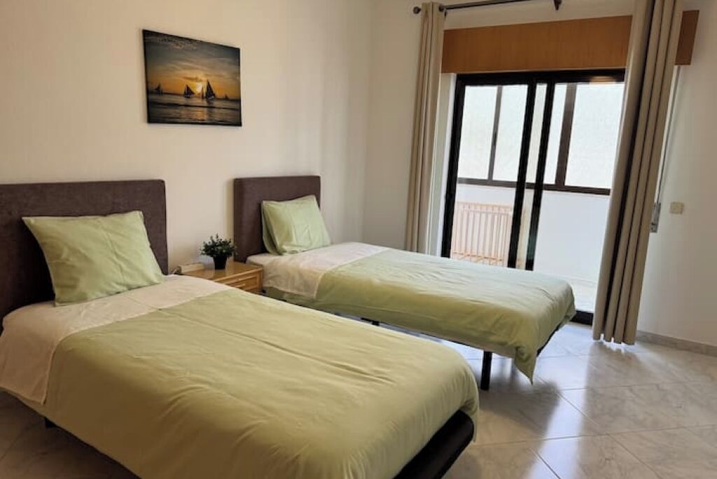 2 chambres, fer et planche à repasser, lit parapluie, Wi-Fi gratuit