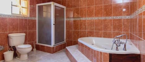 石鹸、トイレットペーパー