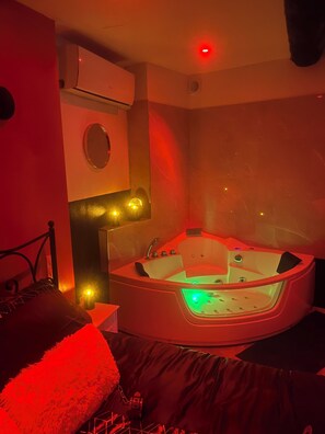 Toallas, jabón, papel de baño 