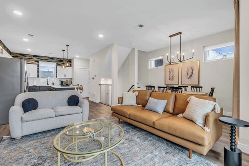 Rooftop Deck with 2 Master Suites with Linens + Towels