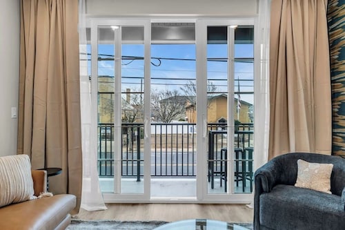 Rooftop Deck with 2 Master Suites with Linens + Towels