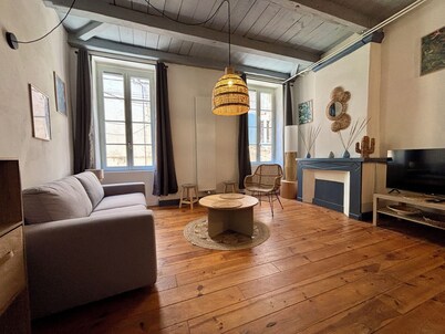 Pretty house in the historic district of Cahors close to shops