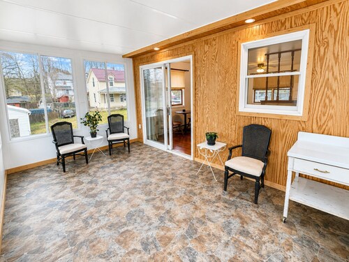 Charming, pet-friendly 2-bedroom house in Lewistown