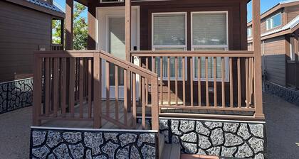 Cozy 2-bedroom cabin #102