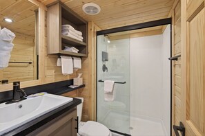Shower, hair dryer, towels, soap - Cozy 2-bedroom cabin #102 (Moab)
