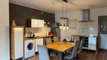 Køleskab, mikrobølgeovn, ovn, kogeplade