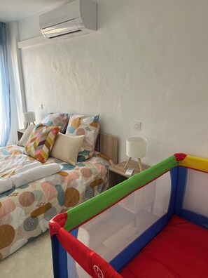 2 bedrooms, iron/ironing board, travel cot, free WiFi