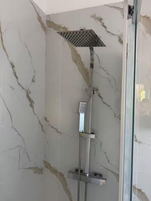 Shower, hair dryer, bidet, towels - Southern Cross – Nature and Sea in Sicily, ideal for families and groups (Sicilia)