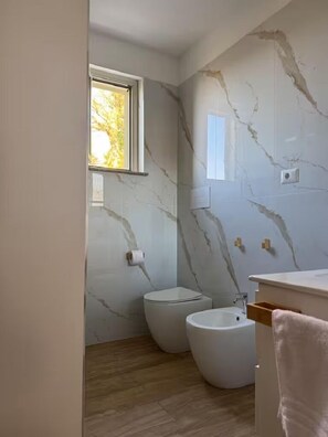 Shower, hair dryer, bidet, towels - Southern Cross – Nature and Sea in Sicily, ideal for families and groups (Sicilia)