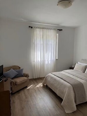 2 bedrooms, iron/ironing board, free WiFi, bed sheets - Southern Cross – Nature and Sea in Sicily, ideal for families and groups (Sicilia)