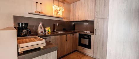 Refrigerador, horno, parrilla de estufa y lavavajillas