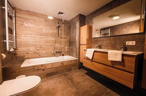 Hair dryer, towels, toilet paper - Chalet zur Rose - Holiday apartment "Nelke" 4-room 2-8 persons (95m2) (Berwang)