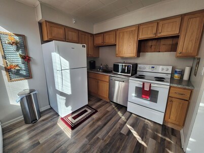 Charming 1-bedroom apartment in fabulous Downtown Galena with WiFi, AC