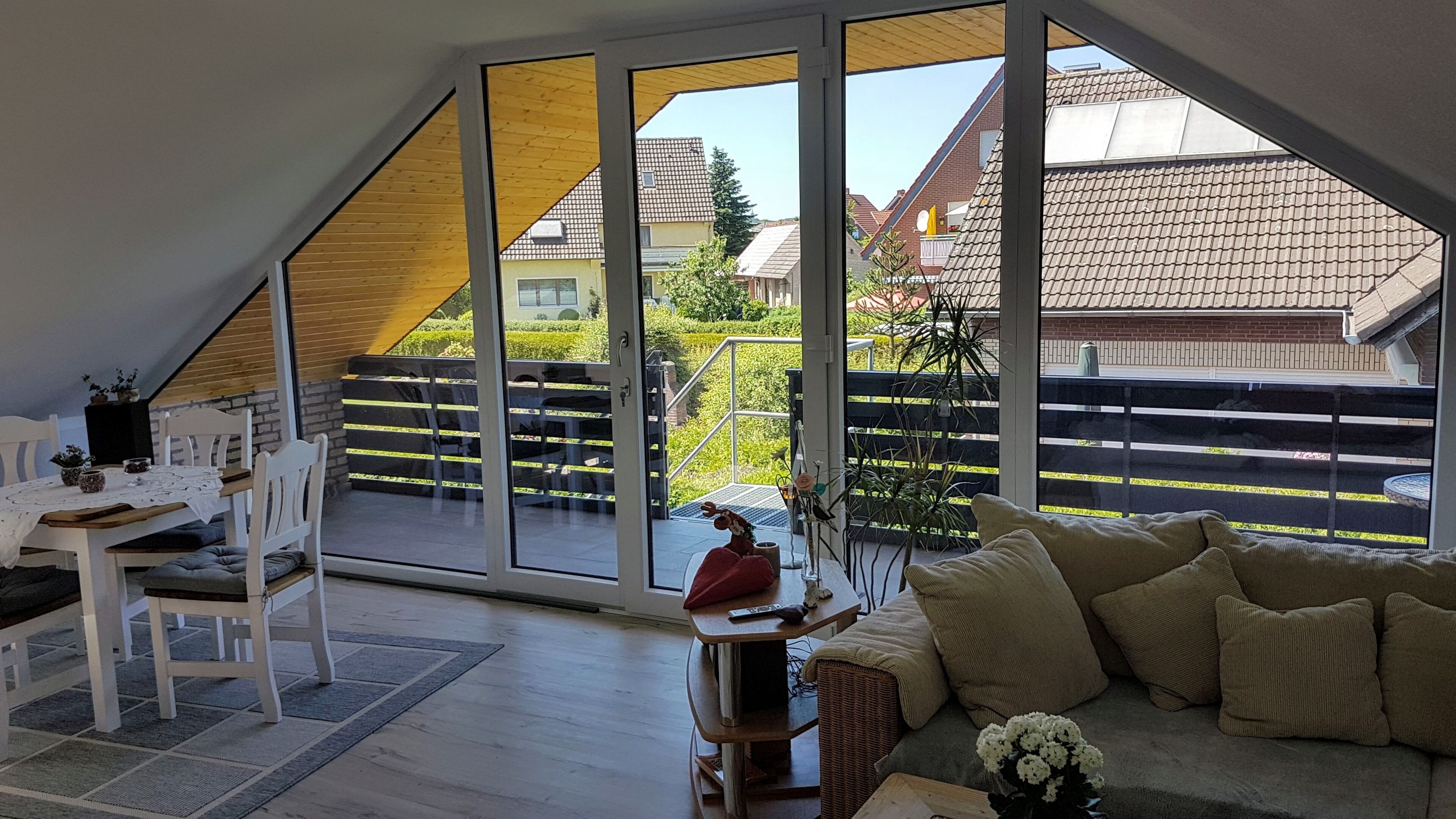 Fernseher, Bücher, Stereoanlage