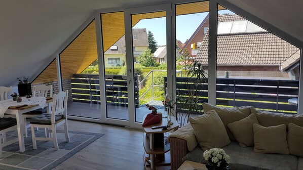 تلفزيون، كُتُب، ستيريو