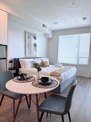 1 chambre, bureau, fer et planche à repasser, Wi-Fi