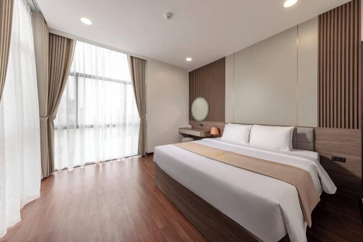 Minibar, desk, laptop workspace, blackout drapes